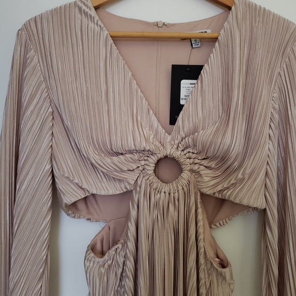 New! Pleated Maxi dress in Taupe - Picture 5 of 7